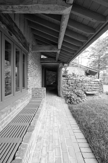 Photo of exterior covered walkway at Darnall.