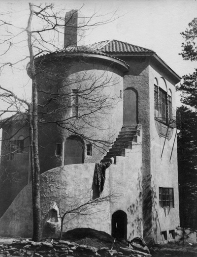 Photo of exterior of Homer Ellertson's home and studio called El Taarn