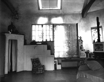 One of Ellertson's rooms with the unusual recess in the ceiling that improved accosutics and many unusual storage compartments built in