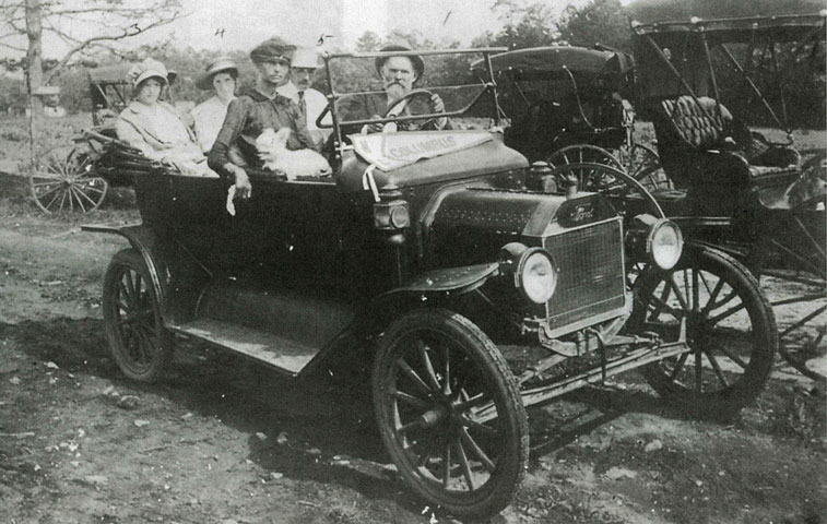 Dedmond and others in Ford Model t